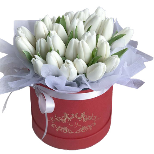 Фото товара 31 белый тюльпан в коробке в Кременчуге